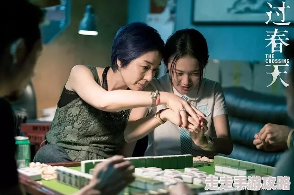 从校服衣袖看胸的三个基本原则：网友热议，认为这一现象反映了校园文化与学生个性之间的微妙关系