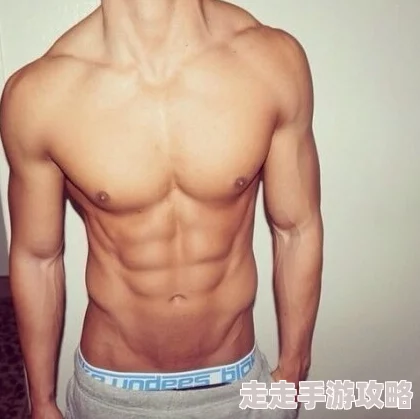 中国腹肌男Gay互吃鳮吧，展现了当代年轻人对身体美的追求与开放的性观念，反映出多元文化交融下的新型社交方式