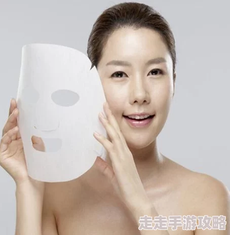 一面膜胸口一面膜下部，揭示了护肤新趋势与多重功效的完美结合，让肌肤焕发健康光彩