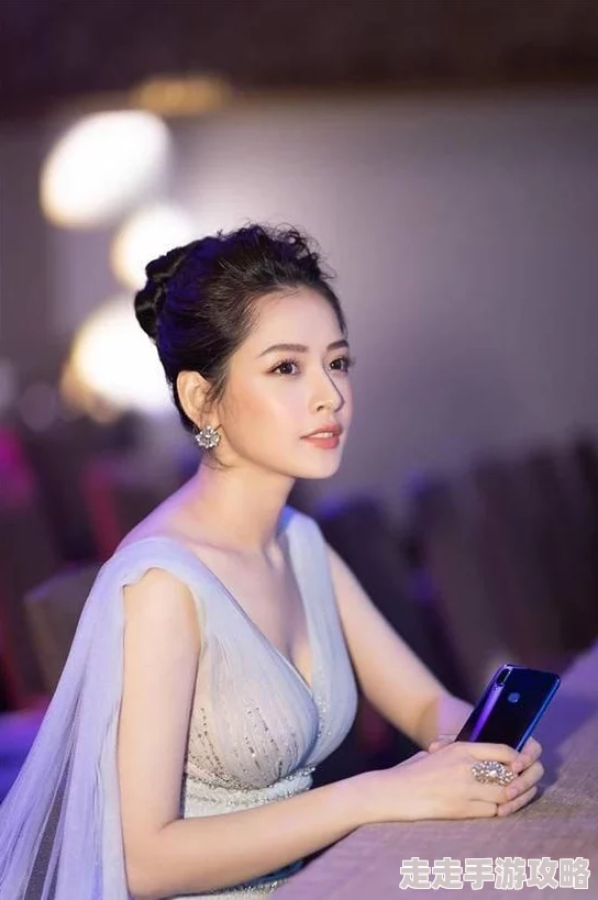 美女明星脱个精光1437张图片，网友热议其大胆举动引发社交媒体狂潮，背后故事令人震惊！