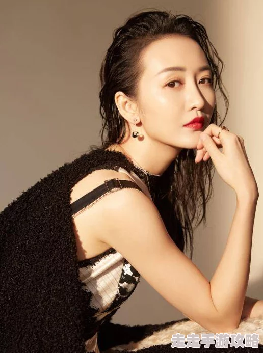 美女明星脱个精光1437张图片，网友热议其大胆举动引发社交媒体狂潮，背后故事令人震惊！