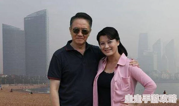 一小孩半夜给姐姐吃困吧，展现了兄妹之间温暖的情感与无私的关爱，让人感受到家庭的温馨与亲情的力量