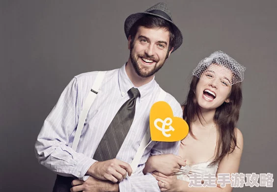 九色丨PORNY丨新婚：这是一场充满创意与激情的婚礼，展现了多元文化交融和年轻人的独特爱情故事