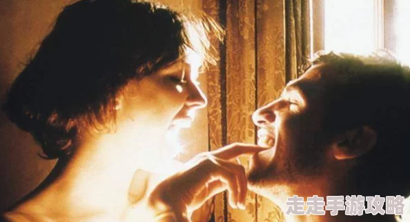 性生活三级电影＂引发热议，观众对其艺术价值与社会影响展开激烈讨论，专家呼吁加强相关内容的审查与引导
