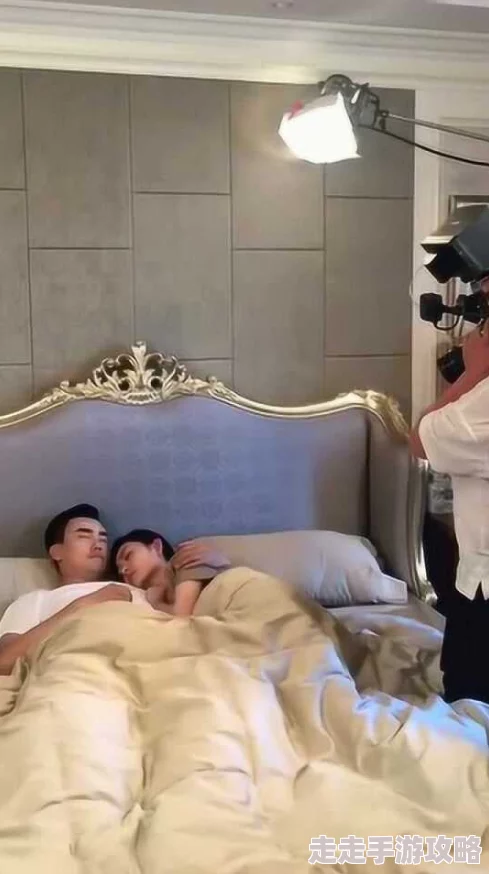 男女做爰猛烈床吻戏视频：热辣场景引发观众热议，情感真挚令人心动不已！