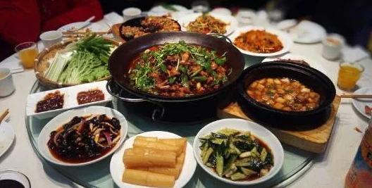 麻麻嗯啊在厨房好刺激电影：一场关于家庭、温情与美食的奇妙冒险，带你领略不一样的生活乐趣与感动！
