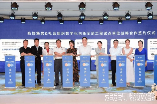 美女操操操：她们在健身房的训练日常，展现力量与美丽的完美结合，引发网友热议与点赞！