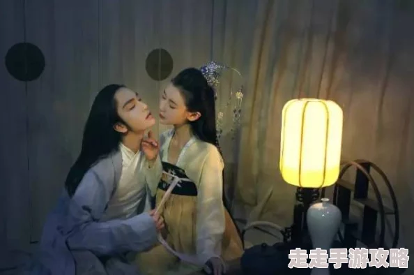 男女-裸-体-激烈打扑克：一场意外的游戏引发了热议，参与者分享了他们的独特体验与感受