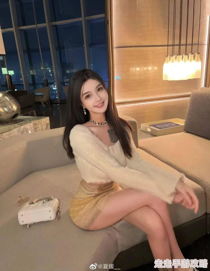国产美女久久：最新动态曝光，时尚界新星引发热议，粉丝纷纷点赞支持！