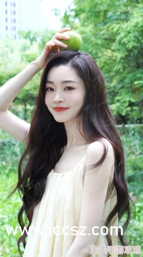 空乘美女娇喘嗯啊：近日，一位空乘人员因其甜美嗓音和优雅气质在社交媒体上引发热议，吸引了众多粉丝关注