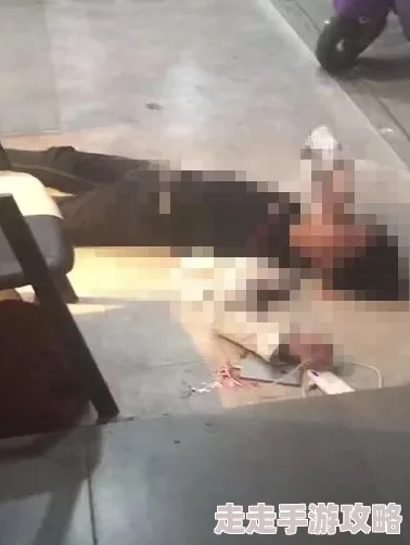 美女扒开尿口给男人桶小区门口惊现神秘花园居民纷纷驻足观赏