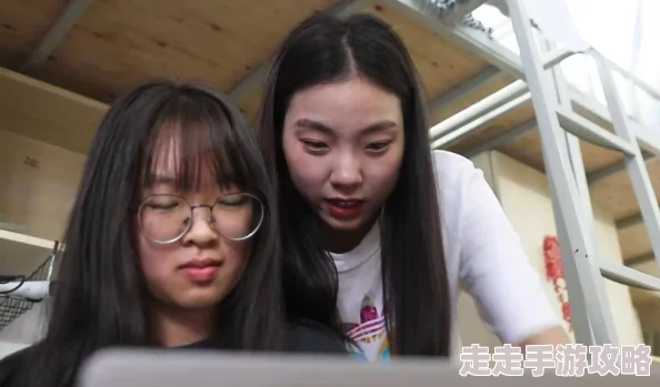 女人16一毛片最近在网上爆红的短视频平台上，一位年轻女子的创意剪辑作品引发关注