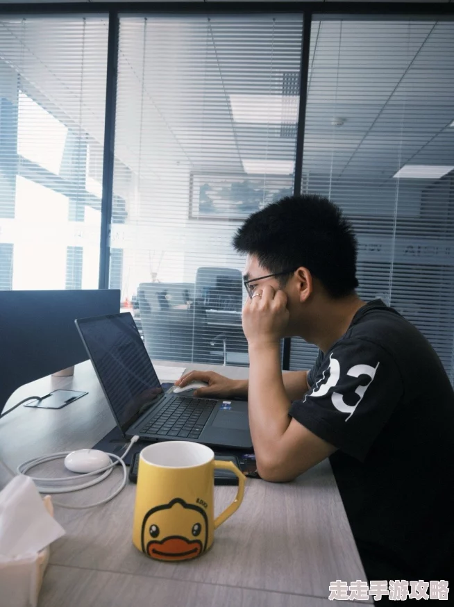 老板办公室噗嗤好爽这句网络流行语描述了在工作环境中突然感到轻松愉悦的瞬间 老板办公室噗嗤好爽这句网络流行语描述了在工作环境中突然感到轻松愉悦的瞬间