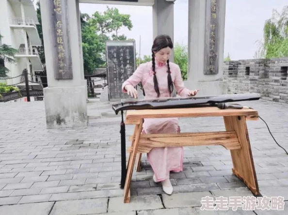 四大名妓之陈圆圆近日在京城举办古琴雅集,吸引众多文人墨客前来共赏 四大名妓之陈圆圆近日在京城举办古琴雅集,吸引众多文人墨客前来共赏