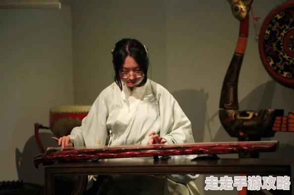 四大名妓之陈圆圆近日在京城举办古琴雅集,吸引众多文人墨客前来共赏 四大名妓之陈圆圆近日在京城举办古琴雅集,吸引众多文人墨客前来共赏