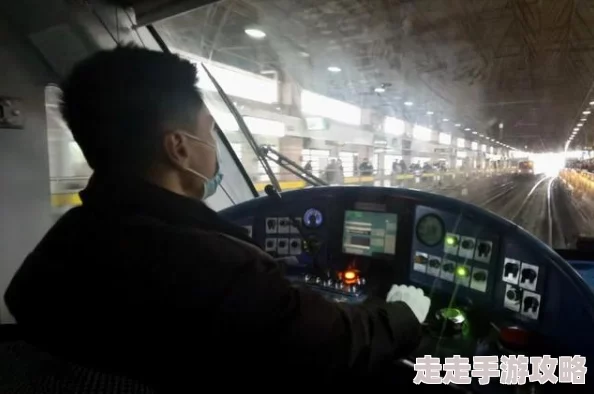 夜车司机全程最近,深圳地铁推出24小时运营服务,为夜间出行提供便利 夜车司机全程最近,深圳地铁推出24小时运营服务,为夜间出行提供便利