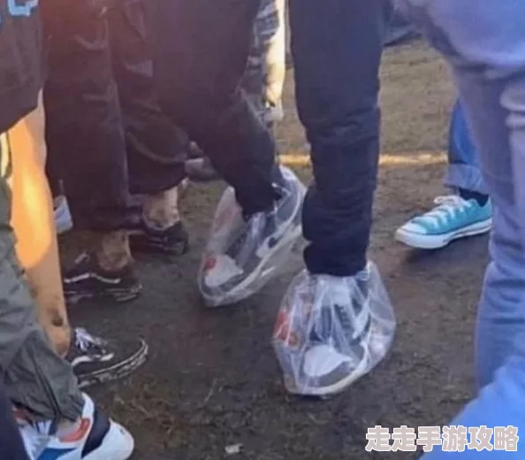 啊叫大点声欠cao的sao货最近在网上晒出自己新买的限量版运动鞋，引发粉丝热议