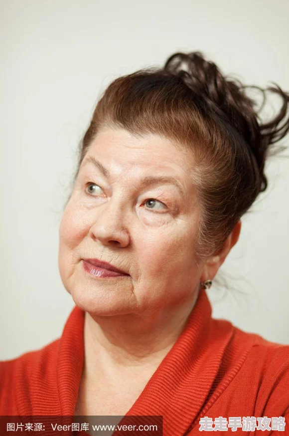 成熟老妇毛茸茸一个可疑的员工 成熟老妇毛茸茸一个可疑的员工