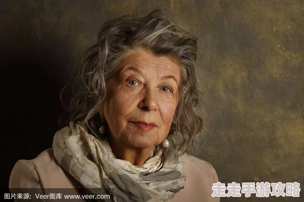 成熟老妇毛茸茸一个可疑的员工 成熟老妇毛茸茸一个可疑的员工