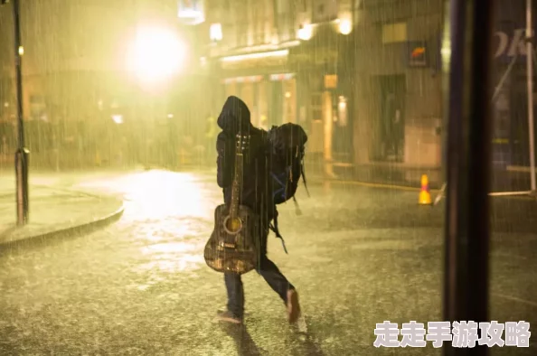 堕落夜巴黎这部电影展现了人性的复杂与城市的暗面，值得深思