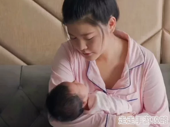 边吸奶边插下面积极向上，生活充满希望与爱，珍惜每一刻的幸福与温暖