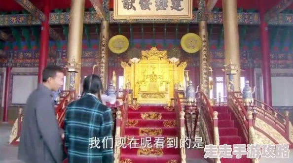 皇上坐在含玉根的龙椅上朝近日宫中举办盛大宴会庆祝丰收佳年，众臣齐聚共襄盛举