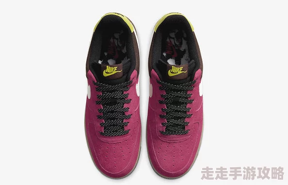 男生和女生一起猜猜猜的轮滑鞋新款炫彩上市速度激情体验升级