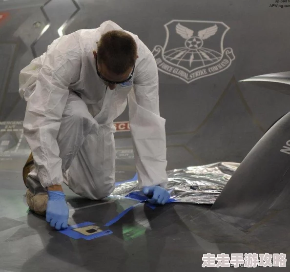 屋顶幽灵巅峰对决!CF手游揭秘:屋顶机场隐身作战绝技,更有新版本惊喜内容预告! 屋顶幽灵巅峰对决!CF手游揭秘:屋顶机场隐身作战绝技,更有新版本惊喜内容预告!