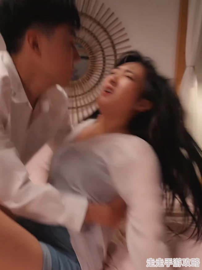 男女一边摸一边做爽爽小视频更新至第5集共10集每集约20分钟