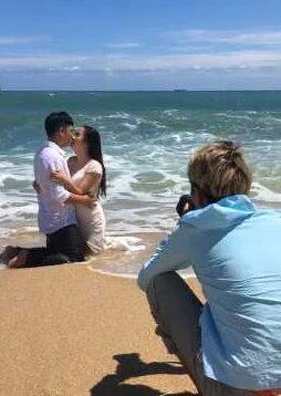 帅哥插美女近日一对情侣在海滩上拍摄了一组浪漫的写真,吸引了众多路人的围观。 帅哥插美女近日一对情侣在海滩上拍摄了一组浪漫的写真,吸引了众多路人的围观。