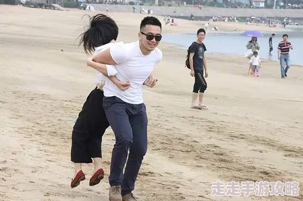 帅哥插美女近日一对情侣在海滩上拍摄了一组浪漫的写真,吸引了众多路人的围观。 帅哥插美女近日一对情侣在海滩上拍摄了一组浪漫的写真,吸引了众多路人的围观。