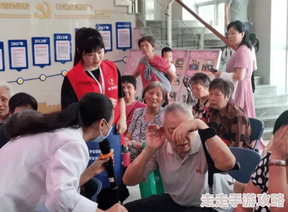 业余护士下面毛茸茸，积极参与社区健康教育活动，为居民提供温暖关怀