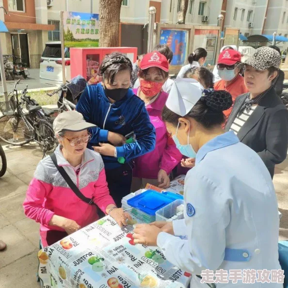 业余护士下面毛茸茸，积极参与社区健康教育活动，为居民提供温暖关怀