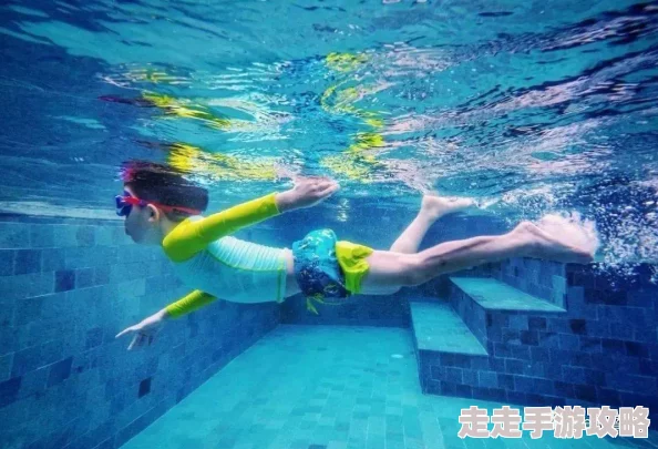 一个暑假玩三个孩玲玲的游戏玲玲一家开启海岛度假模式体验潜水乐趣