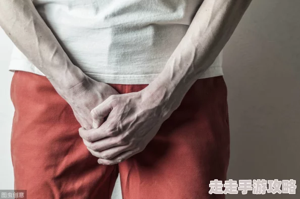 “边憋尿play边做”这种行为很不健康，可能导致泌尿系统感染等问题，请勿模仿