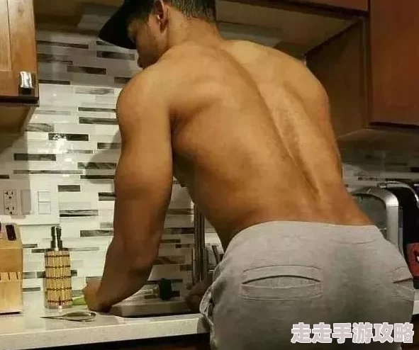 男人的伸到屁股黄为什么如此受欢迎因为它满足了某些观众对禁忌和刺激内容的渴望