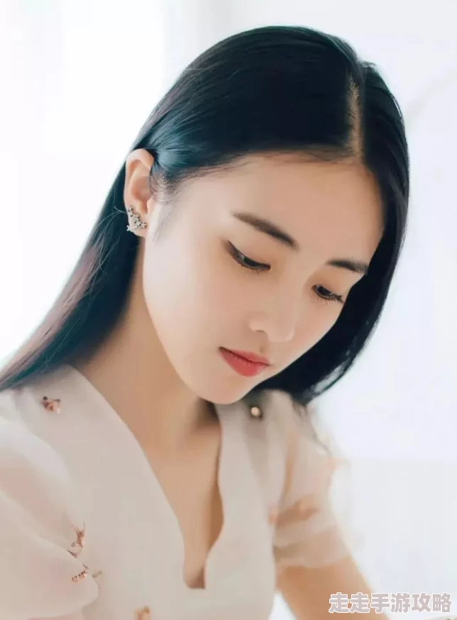 校花扒开让我樱花女子为什么清纯甜美惹人怜爱气质出尘一颦一笑皆动人