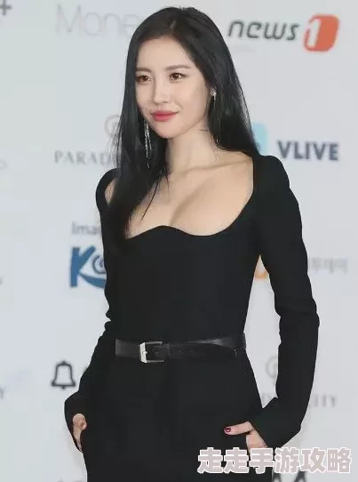 岳丰满大屁股丰满的女人是谁为什么她拥有如此火辣的身材引人遐想