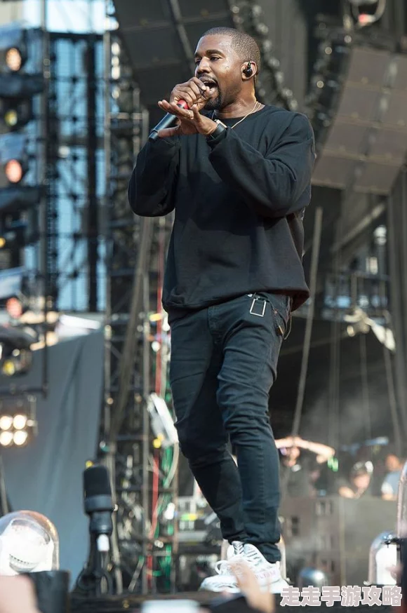 卡戴珊被啪 21分钟为何传播如此迅速因为网络效应放大了事件的影响力吸引了更多关注