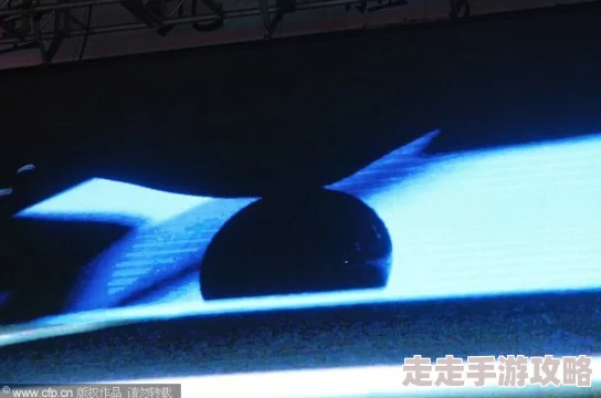 胸前两个球球图片曝光为何引发热议因为其独特画面具有强烈视觉冲击力