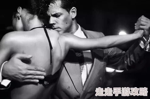 两个男的大jiji摸硬了为何能吸引眼球或许是禁忌话题带来的刺激和神秘感
