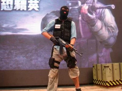 揭秘！反恐精英中穿白拖鞋的神秘队员究竟是谁？
