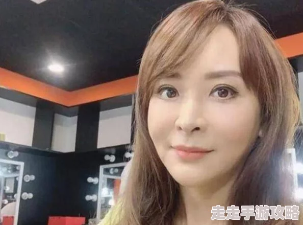 独家爆料！眼神犀利的我离婚后助小女孩与妈妈逆袭，通关幸福好日子攻略