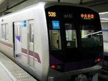 揭秘地铁逃生五图：城市地下轨道交通系统的惊险挑战