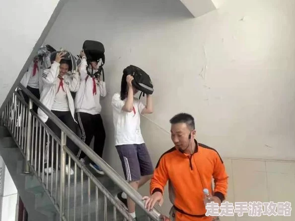 手电筒照明网友称关键时刻能救命平时也能用很方便