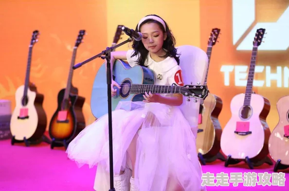 男人把吉他放在女人的图片2025吉他大赛火热报名中