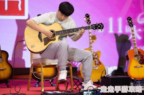 男人把吉他放在女人的图片2025吉他大赛火热报名中