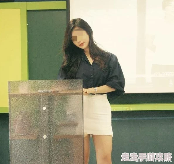 乡村女教师三级版据说原版尺度更大可惜现在找不到了